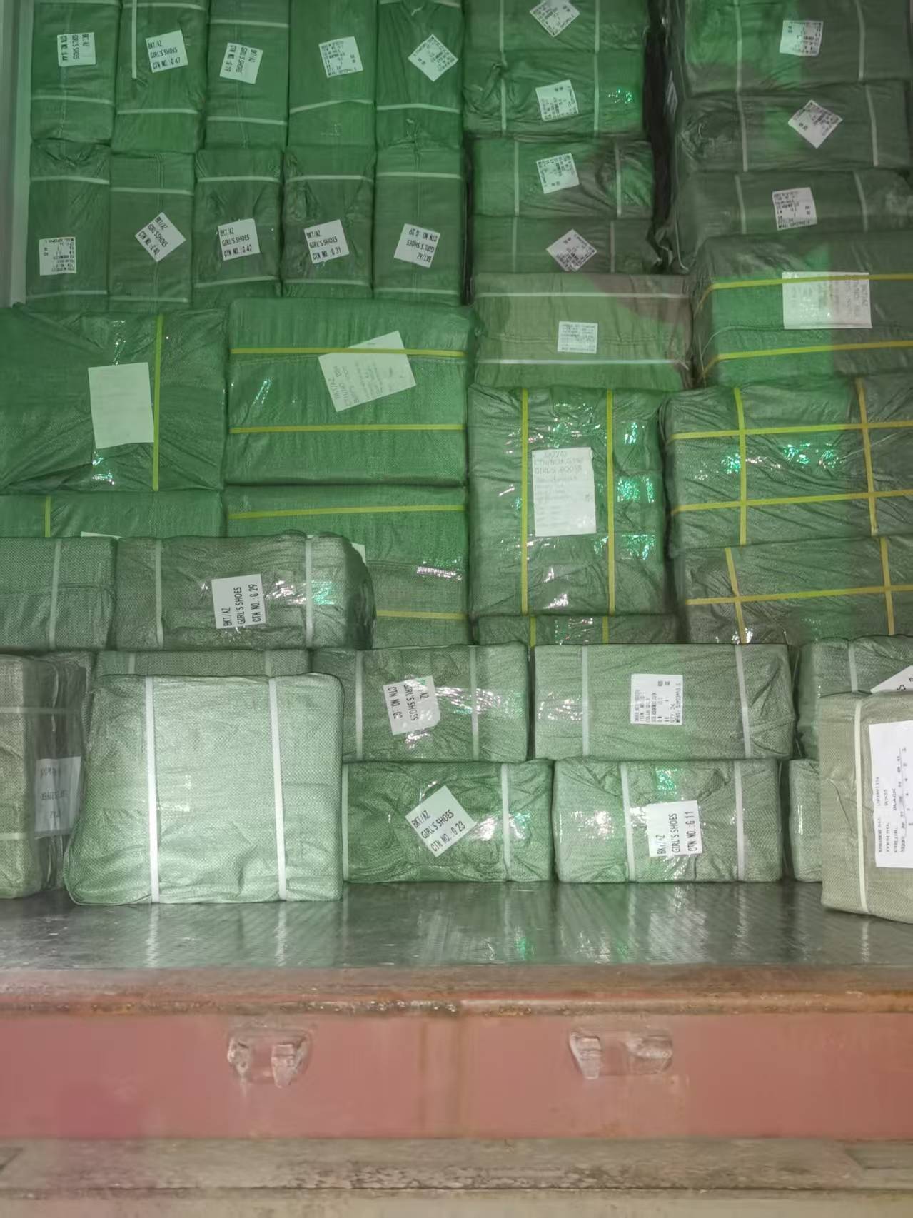 Sea freight loading 4